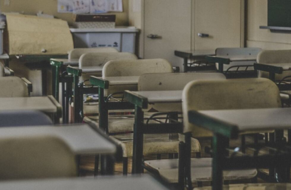 Conmovedor gesto en un colegio de La Plata: alumnos organizaron una sentada por el despido de su profesora