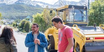 Vuoto recorrió los trabajos de pavimentación en barrio Casas del Sur