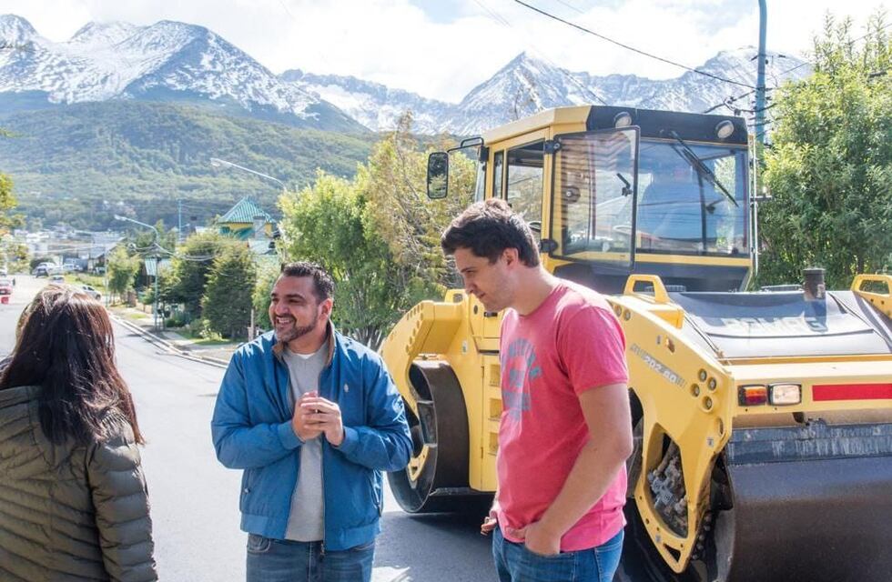 Vuoto recorrió los trabajos de pavimentación en barrio Casas del Sur