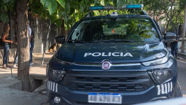 Policía en la escena del crimen.