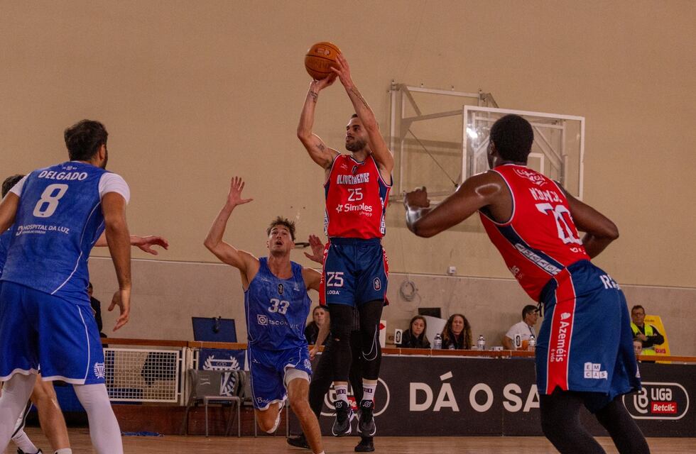 Al Oliveirense se le escapó en el final ante el CD Povoa y va por el cierre de la serie en su casa