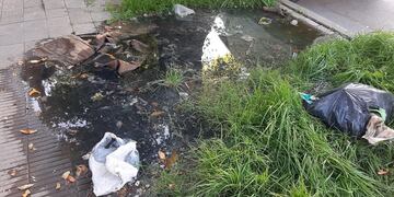 Piden más camiones desobstructores por desbordes cloacales