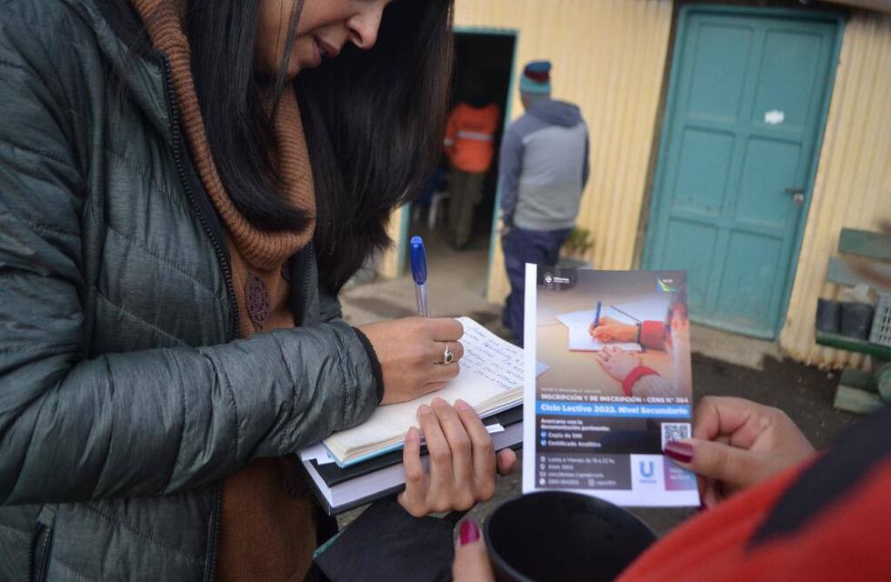 Ushuaia: Municipales podrán finalizar sus estudios de nivel primario y secundario