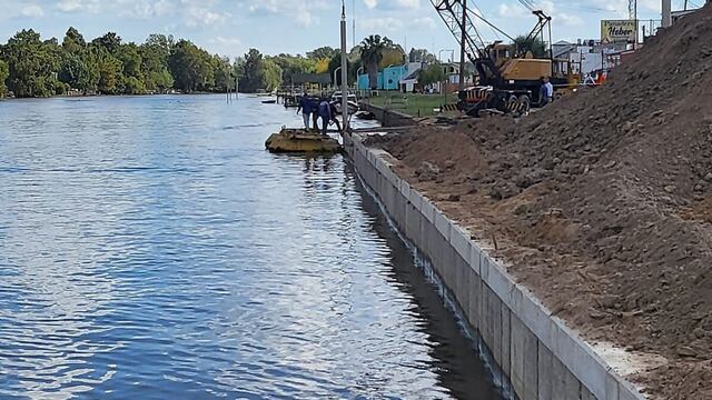 Obra contra inundaciones en Villa Paranacito