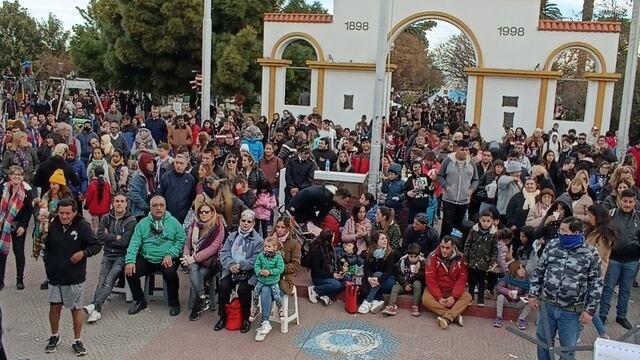 Festejos 124°| Aniversario de Punta Alta: buena convocatoria en Plaza Belgrano.