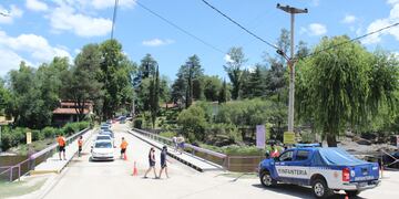 Controles policiales y comunales en el ingreso a Tala Huasi, en uno de los balnearios más elegidos. (Foto: Facebook / Comuna de Tala Huasi).