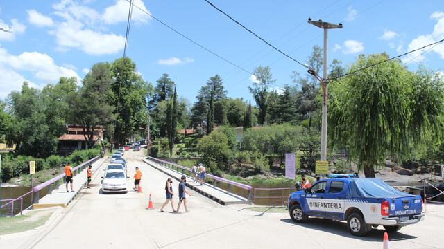 Controles policiales y comunales en el ingreso a Tala Huasi, en uno de los balnearios más elegidos. (Foto: Facebook / Comuna de Tala Huasi).