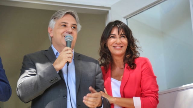 Martín Llaryora y Natalia de la Sota en la escuela que lleva el nombre del exgobernador De la Sota (Gentileza).