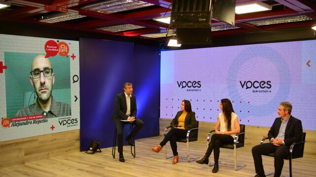 Panel. Participaron Lucila Martinazzo (docente e investigadora de la UNC), Eli Frias (Head de Operaciones de Uber para Argentina, Paraguay y Uruguay), Leonardo Ezcurra (gerente ejecutivo de Lanzamiento de Nuevos Proyectos de Volkswagen Argentina), y Alejandro Repetto (cofundador y CTO de Inipop, especialista en diseño estratégico del futuro). La moderación estuvo a cargo del periodista Daniel Alonso, coordinador del ciclo. (Nicolás Bravo/La Voz)