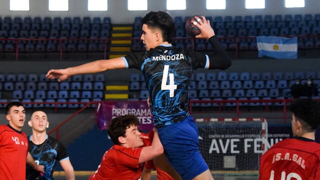 Mendoza subcampeón argentino juvenil, tras caer contra Femebal en la final.