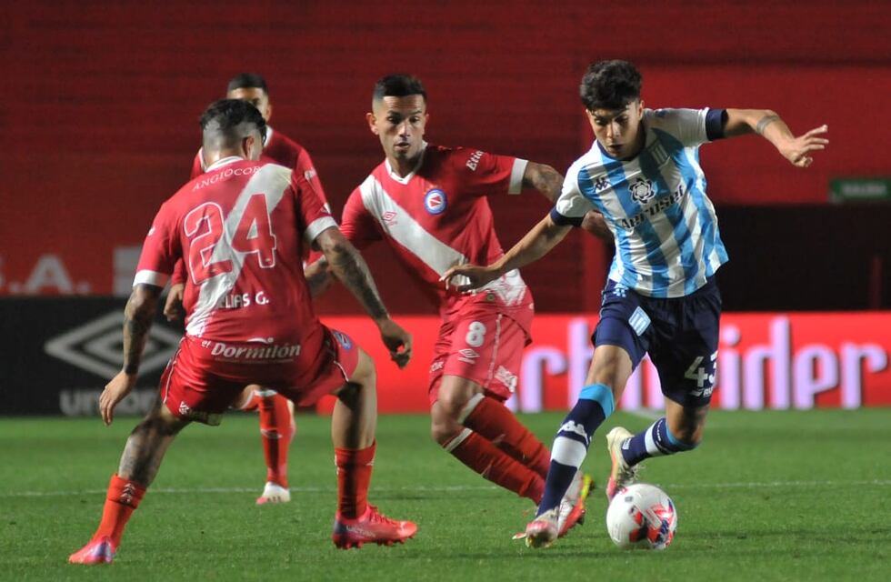 Liga Profesional: Argentinos Juniors le ganó 2-0 a Racing, que no logra levantar cabeza