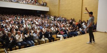 De Loredo presentó, en la Facultad de Agronomía, su “plataforma” para gobernar Córdoba en 2023 (La Voz).