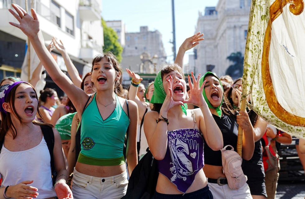 Día Internacional de la Mujer: miles se manifestaron ante un Congreso vallado