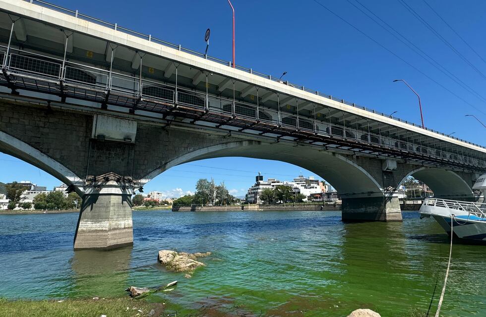 Villa Carlos Paz le exigió al Gobierno Provincial que extraiga urgente las cianobacterias