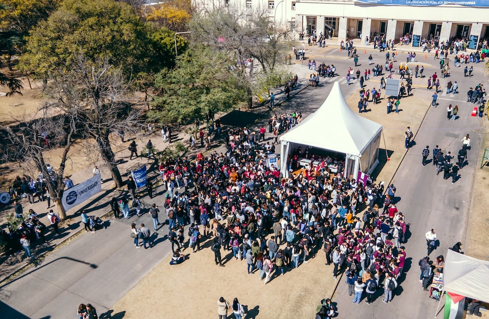 Comenzó la muestra de carreras de la Universidad de Córdoba: todo lo que hay que saber