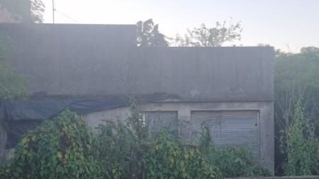 Hallaron a dos hermanos muertos en una casa de La Plata.