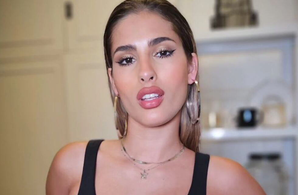 Julieta Poggio deslumbró con su look de  cumpleaños: total black y mucha piel