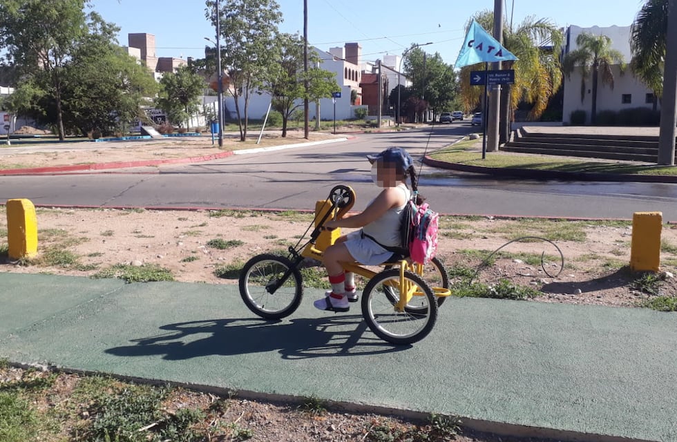Indignante robo en Córdoba: delincuentes sustrajeron la bicicleta adaptada de una nena de 11 años
