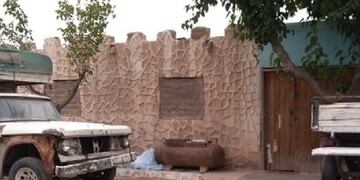 El frente de la casa donde habría fallecido el motociclista tras caerse de su rodado.