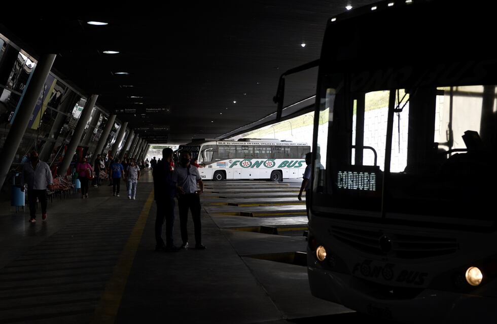 Insólito: pasajeros reclamaron que un colectivo de Córdoba se quedó sin combustible en medio del viaje