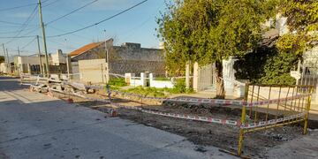 El Municipio realiza reparación de pavimento en calle Alvear al 500.