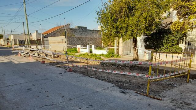 El Municipio realiza reparación de pavimento en calle Alvear al 500.