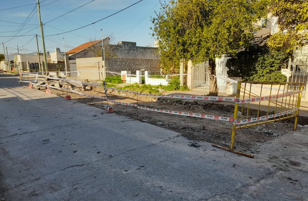 Reparan calle Alvear con paños de hormigón