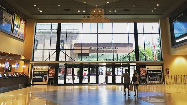 La cadena Showcase espera la habilitación para empezar a programar funciones. (@about_maripi)