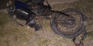 La moto. (Gentileza Bomberos de Almafuerte)