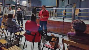 Dirigentes vecinalistas de Bajo La Viña se reunieron con el equipo técnico a cargo del proyecto de mejora del servicio eléctrico para el sector.