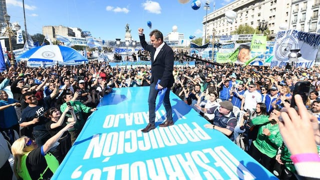 Sergio Massa, el ministro de Economía y candidato a Presidente por el oficialismo, habló ante los gremialistas y referentes sociales que marcharon al Congreso. Foto: Unión por la Patria