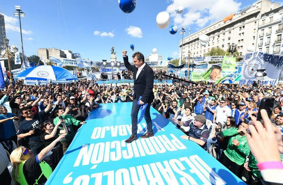 Massa recibió el respaldo de gremios y movientos sociales y reiteró: “Voy a convocar a un Gobierno de unidad”