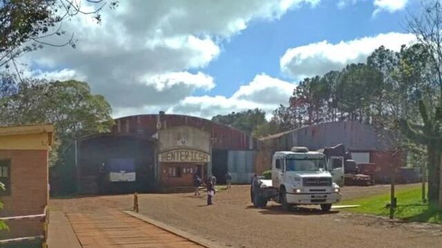 Fábrica de terciados HENTER I.C.S.A. de Montecarlo cerrará por 30 días debido a la caída de sus ventas.