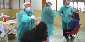 El parte de este jueves indica que 280 muestras resultaron negativas.