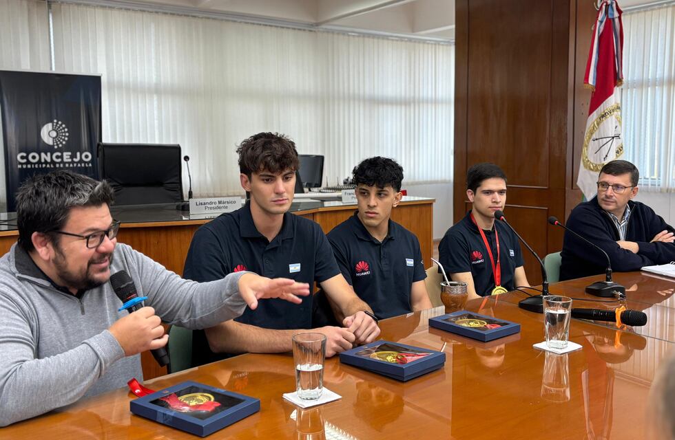 Orgullo rafaelino: los concejales recibieron a los estudiantes de UNRAF que fueron premiados en China