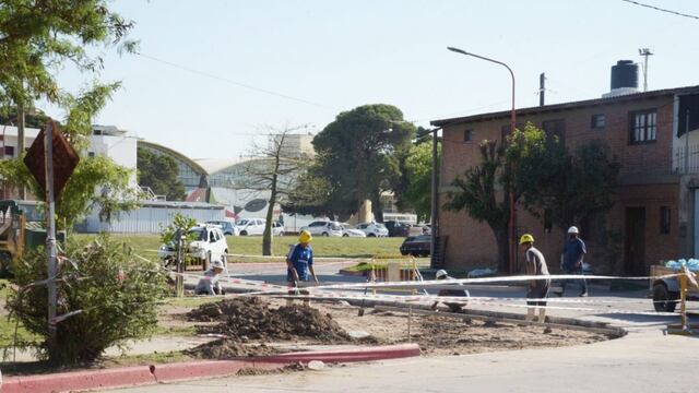 Obras en Plaza de los Homenajes y calle Dalle Mura Arroyito