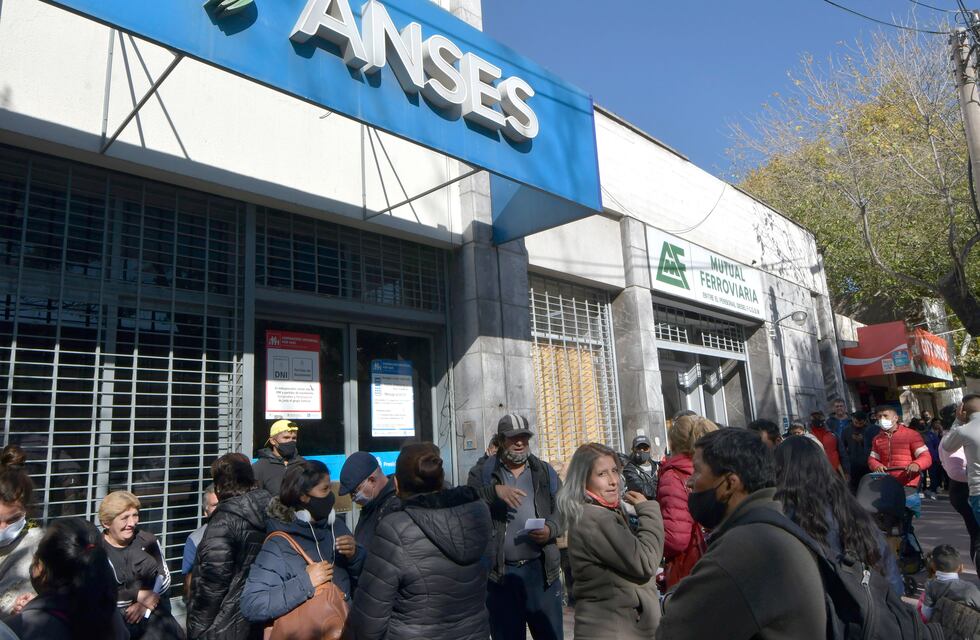 Refuerzo de ingresos: lo pidieron 11,8 millones de personas, pero cobrarán 7,5 millones