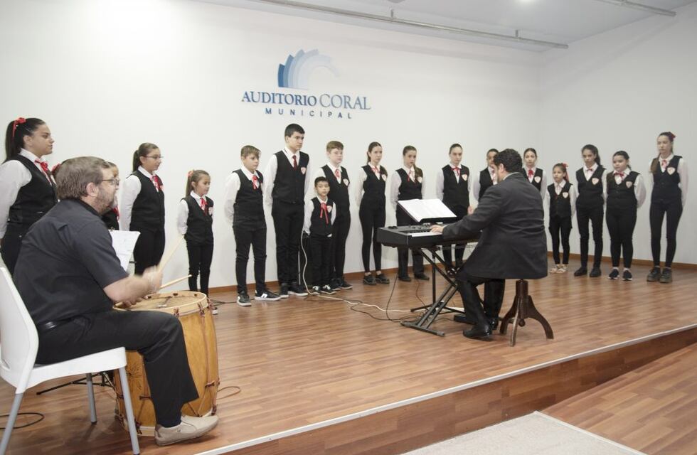 Se continúa con la convocatoria para voces femeninas y masculinas para los Coros Municipales de Arroyito