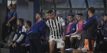 El defensor Matías Catalán llega con lo justo en cada partido de Talleres, y lo evaluarán para este domingo (Federico López Claro / La Voz).