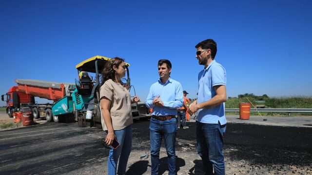 La secretaria de Desarrollo Económico, Innovación y Empleo, Patricia Imoberdorf, el intendente Leonardo Viotti y el secretario de Infraestructura, Servicios y Ambiente, Nicolás Asensio.