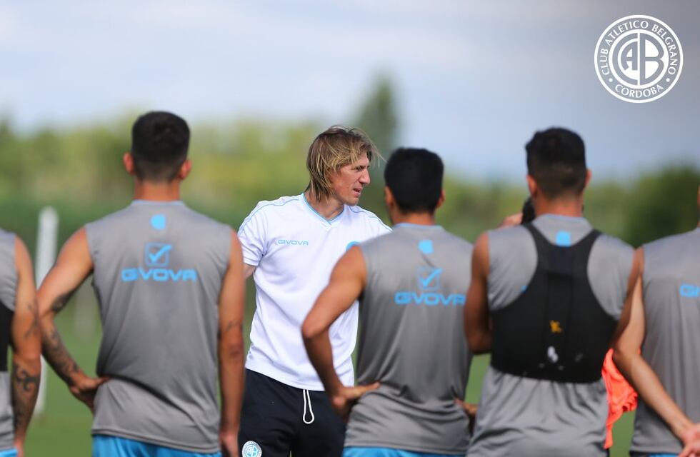 Los jugadores de Belgrano, licenciados tras la eliminación en la Primera Nacional