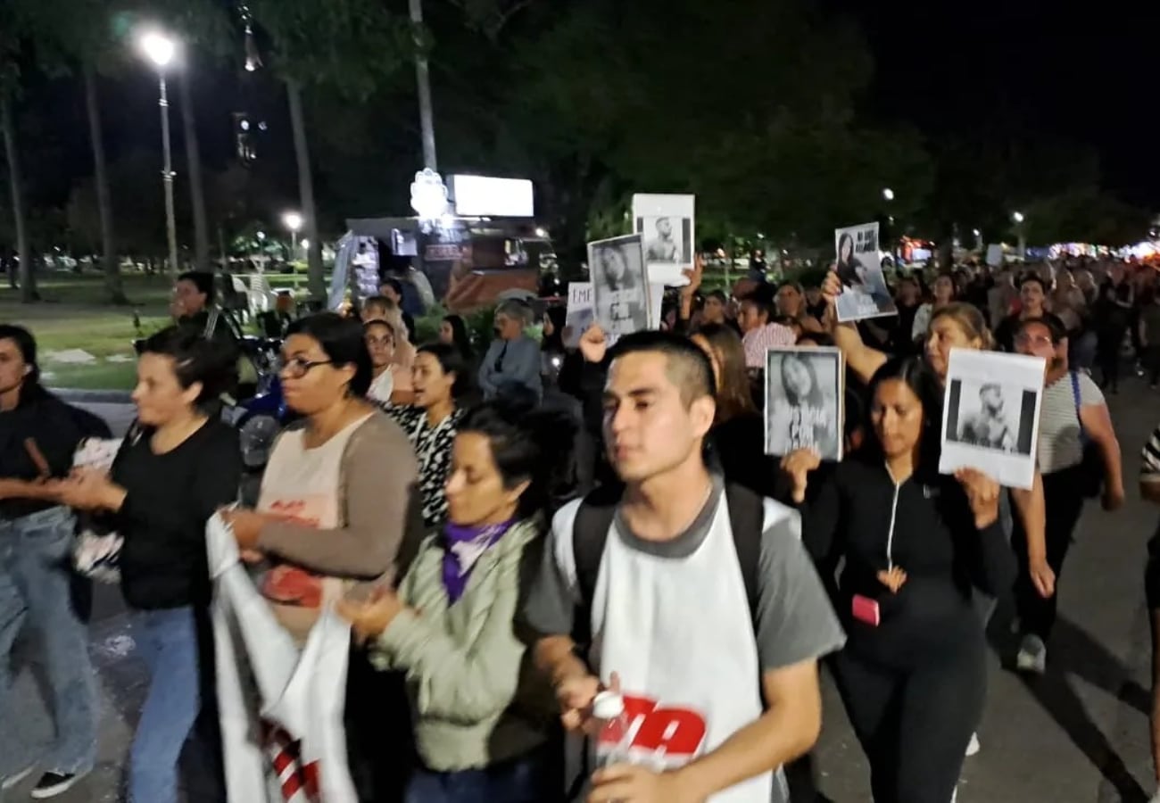 Marcha pidiendo justicia por Carol Mora y Martín Blanco