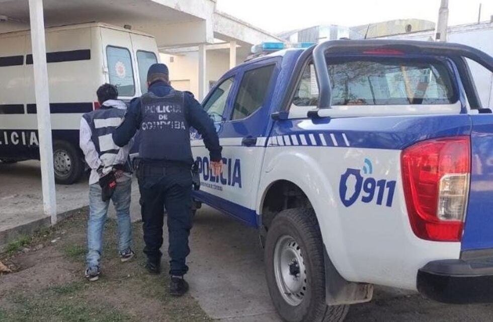 Villa María: quiso entrar a robar y quedó atascado en las rejas