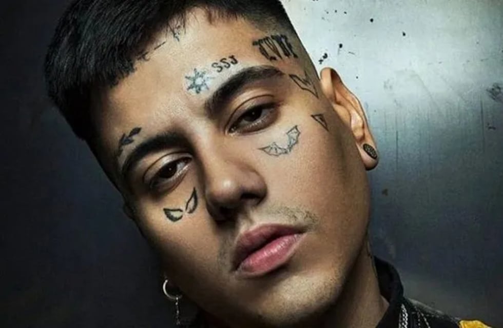 El impactante video de Duki haciéndose los primeros tatuajes en la cara junto a C.R.O
