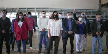 Leila Chaher y Rodolfo Tecchi junto a dirigentes ramaleños, en San Pedro de Jujuy.