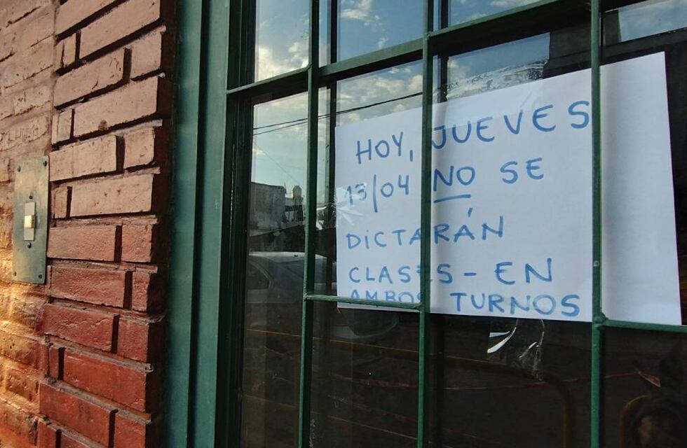 Escuela de Rosario suspendió las clases por disparos frente a la Comisaría 20°