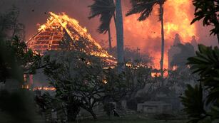 Imágenes de los incendios en la ciudad turística de Lahaina. La antigua capital del Reino de Hawái que quedó prácticamente arrasada. (Matthew Thayer/The Maui News via AP)