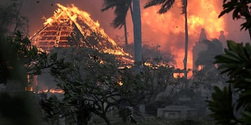 Imágenes de los incendios en la ciudad turística de Lahaina. La antigua capital del Reino de Hawái que quedó prácticamente arrasada. (Matthew Thayer/The Maui News via AP)
