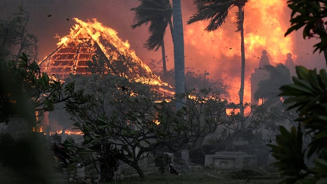Imágenes de los incendios en la ciudad turística de Lahaina. La antigua capital del Reino de Hawái que quedó prácticamente arrasada. (Matthew Thayer/The Maui News via AP)