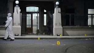 El portón de la AIC recibió casi una decena de tiros